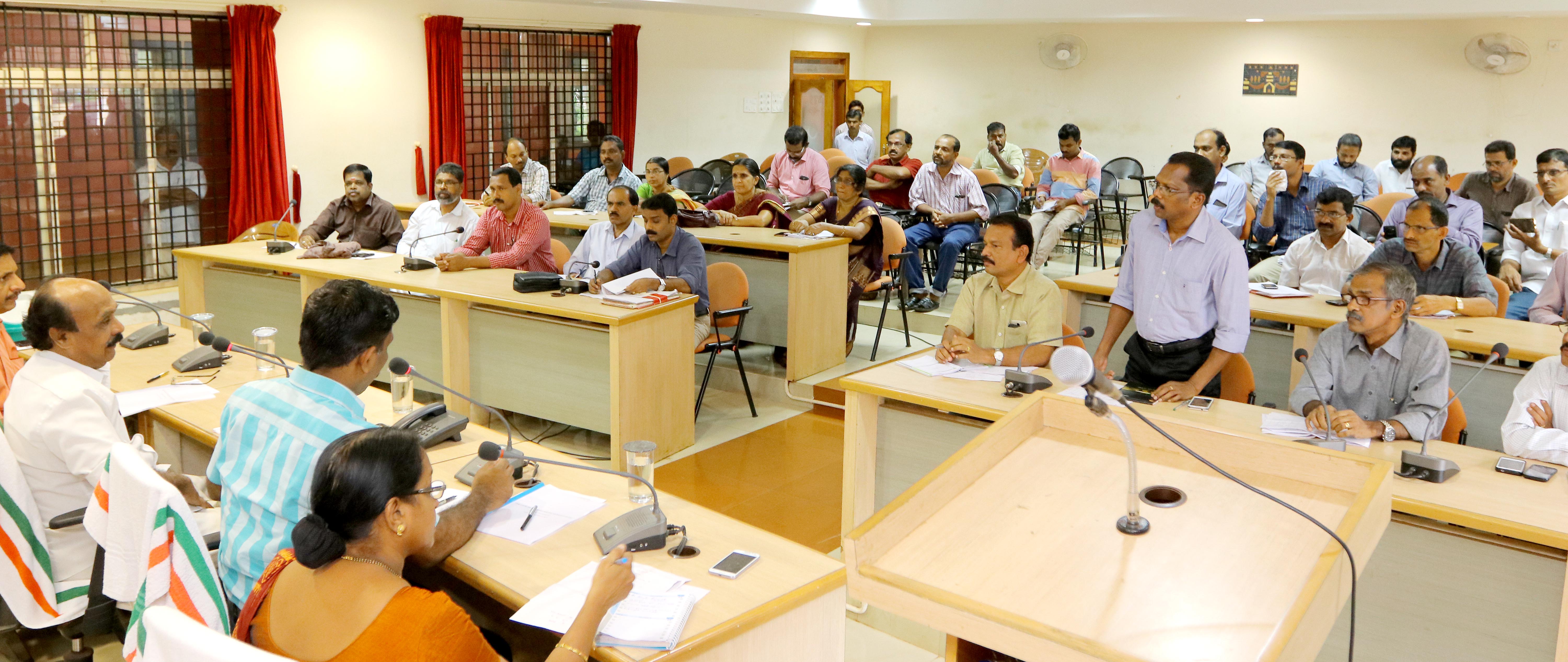 ಕಾಸರಗೋಡು: ಭೂರಹಿತರಿಗೆ ಭೂಮಿ ವಿತರಿಸಲು ಜಿಲ್ಲಾ ಹಕ್ಕು ಪತ್ರ ಮೇಳ- ಇ. ಚಂದ್ರಶೇಖರನ್